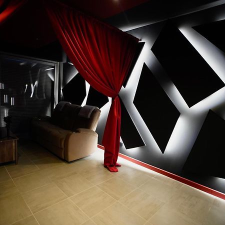 L Unique Cinema Room Grenoble Exteriör bild