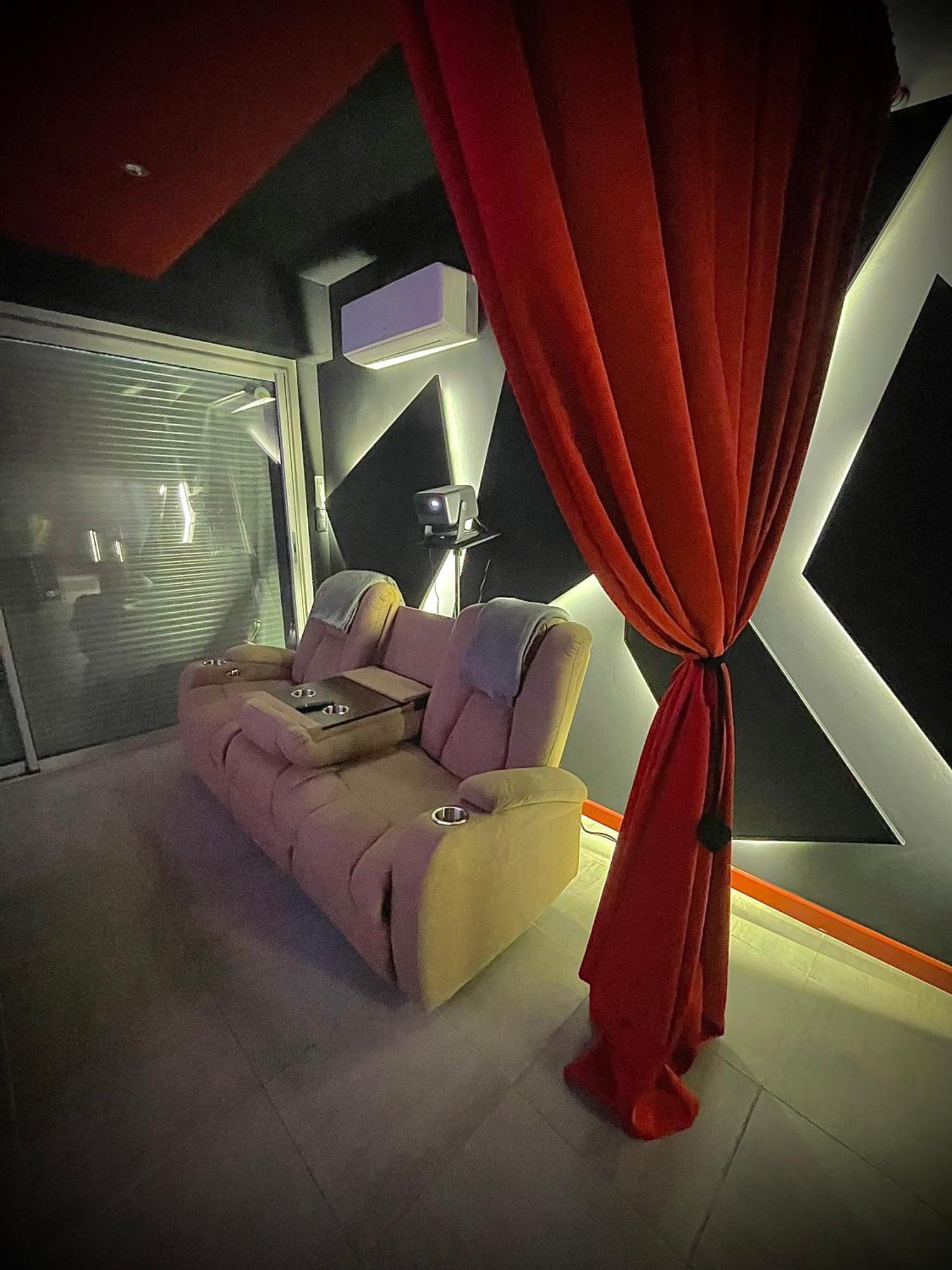 L Unique Cinema Room Grenoble Exteriör bild